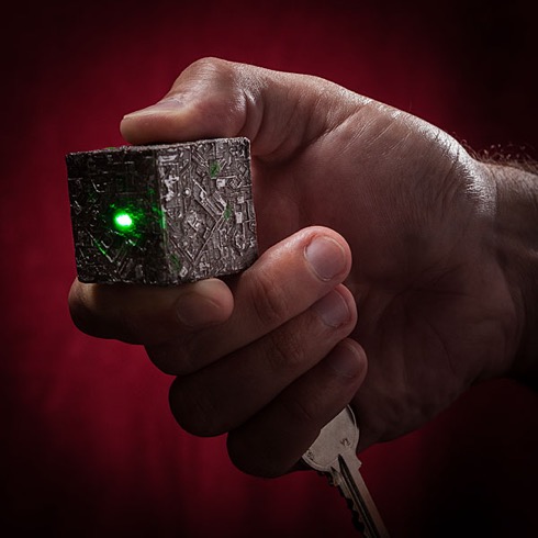 Borgcubekeychainflashlight01