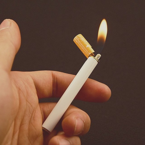 こいつは吸えません タバコそっくりなライター Cigarette Shaped Butane Lighter インテリアハック