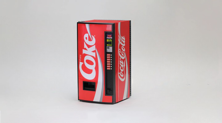 1980'sコカコーラ自販機のミニ冷蔵庫【Coca-Cola Classic Replica Vending Machine Mini Fridge】