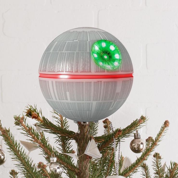 今年のクリスマスツリーは、宇宙要塞が占拠した。【Star Wars Death Star Tree Topper】 | インテリアハック