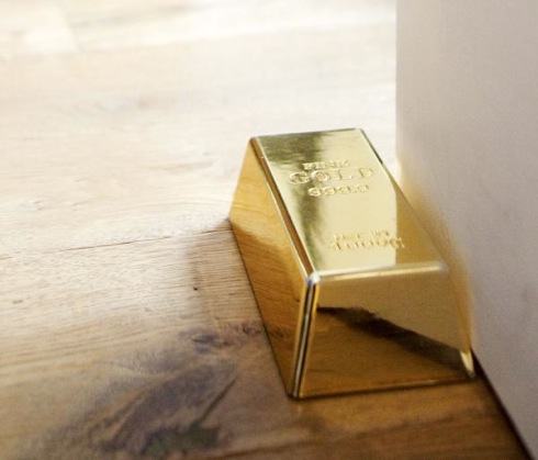 Goldbulliondoorstop03