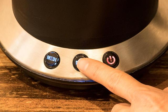 お好みの煎り加減に合わせて、ボタンをぽちっと押すだけ。