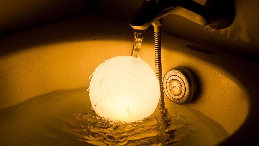 お風呂の間接照明は浮かべて楽しむ 防水ledボール Mogics Coconut インテリアハック