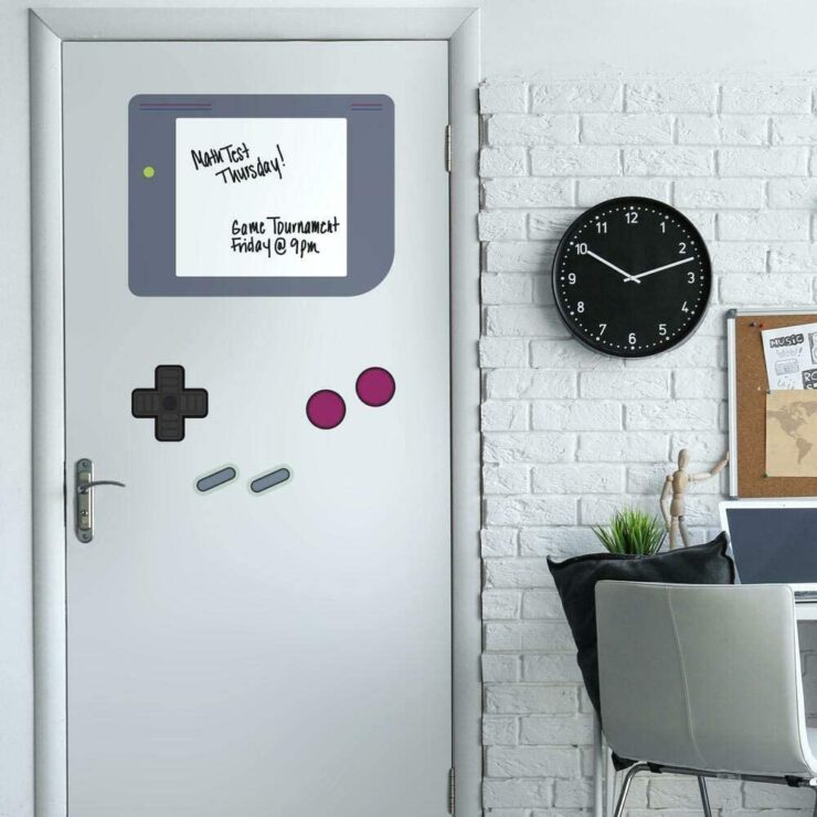 ドアや冷蔵庫がゲームボーイに変身？！ホワイトボードにもなるステッカー【Nintendo Gameboy Wall Decals with Dry Erase】