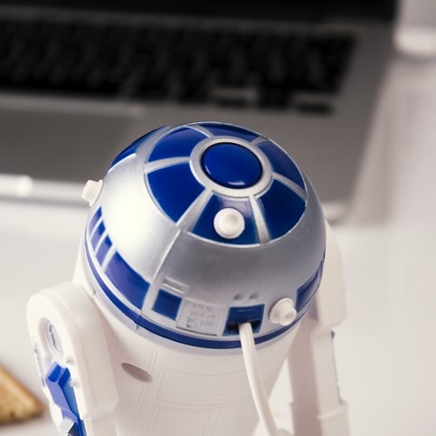 R2d2deskvac02