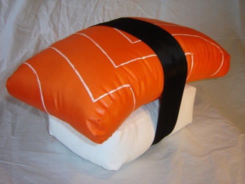 Salmonnigirisushipillow03