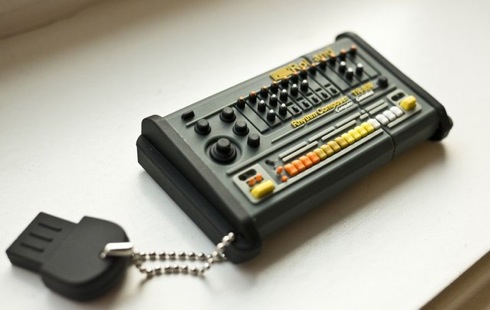 Tr808flashdrive01