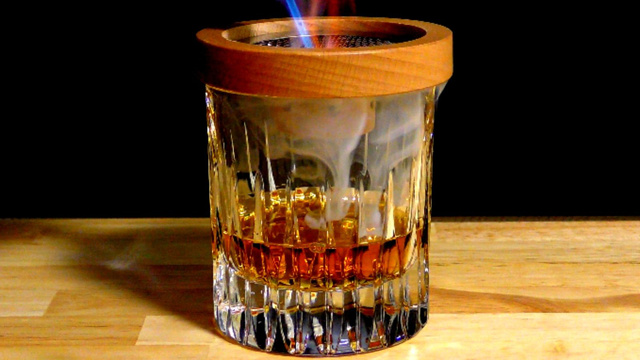 燻製をもっと手軽に。お手持ちのグラスが燻製器に変身！【Whisky lovers 燻製器】