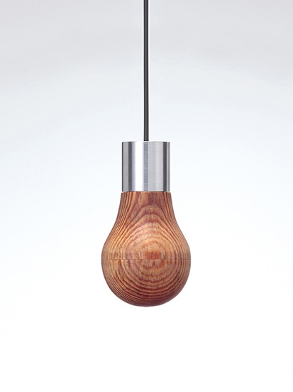 Woodenlightbulb01