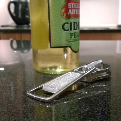 Zipperbottleopener03